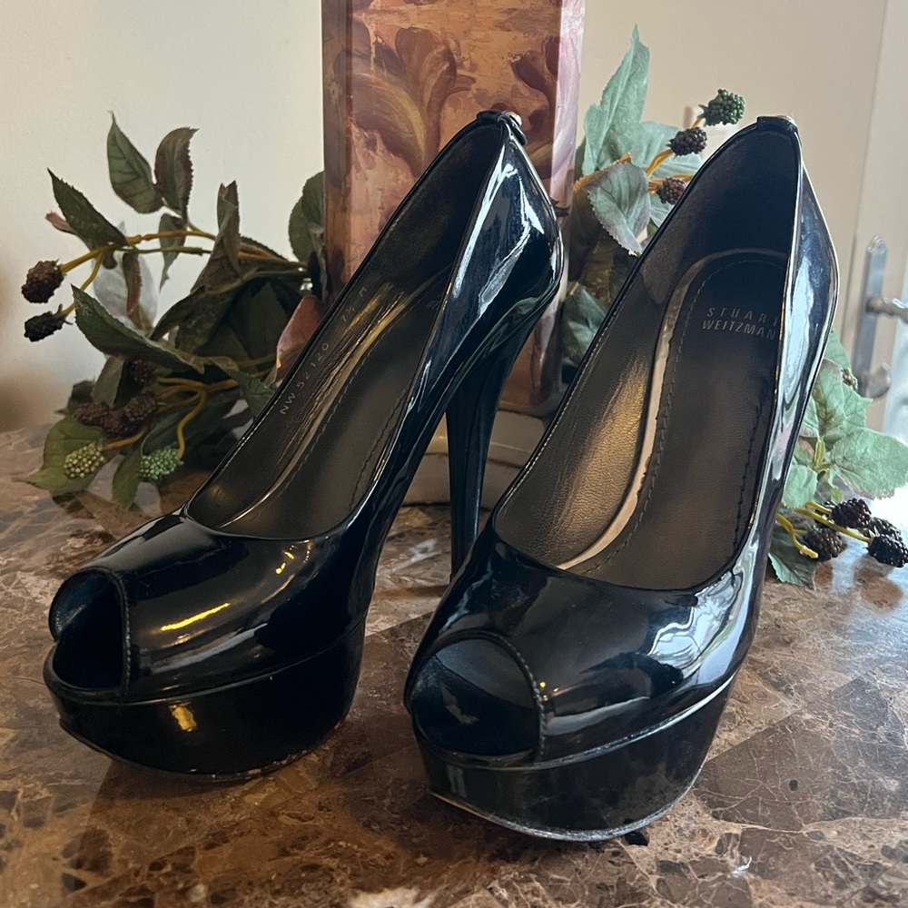 Stuart Weitzman Black Patent Leather, Platform Heels. Size 7.5